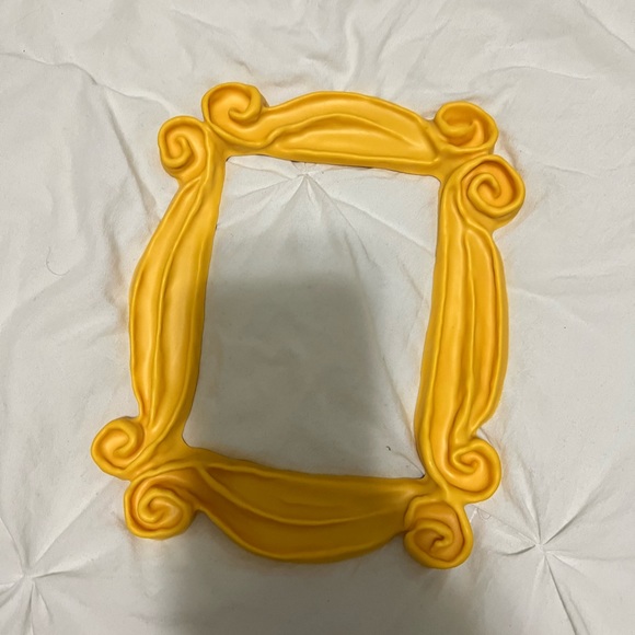 Friends TV show - yellow frame similar to the one on their door! - Picture 1 of 2